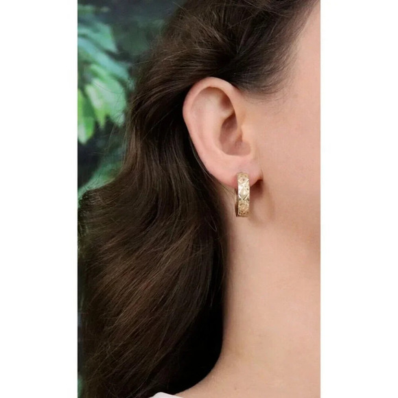 14k Yellow Gold Textured Hollow Hoop Earrings 7/8" Hoops - Picture 2 of 7